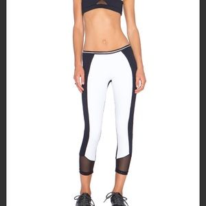 Blue Life black/white mesh crops sz S